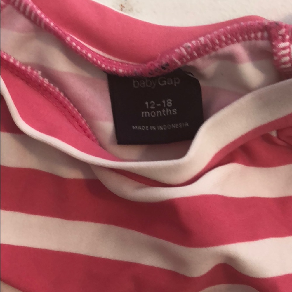 BabyGap Rashguard Set - Picture 3 of 3